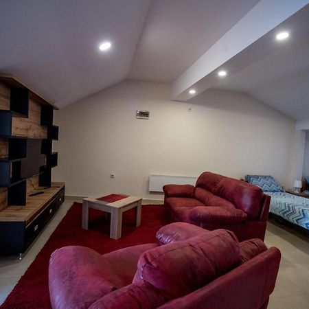 City Center Apartments Пирот Экстерьер фото