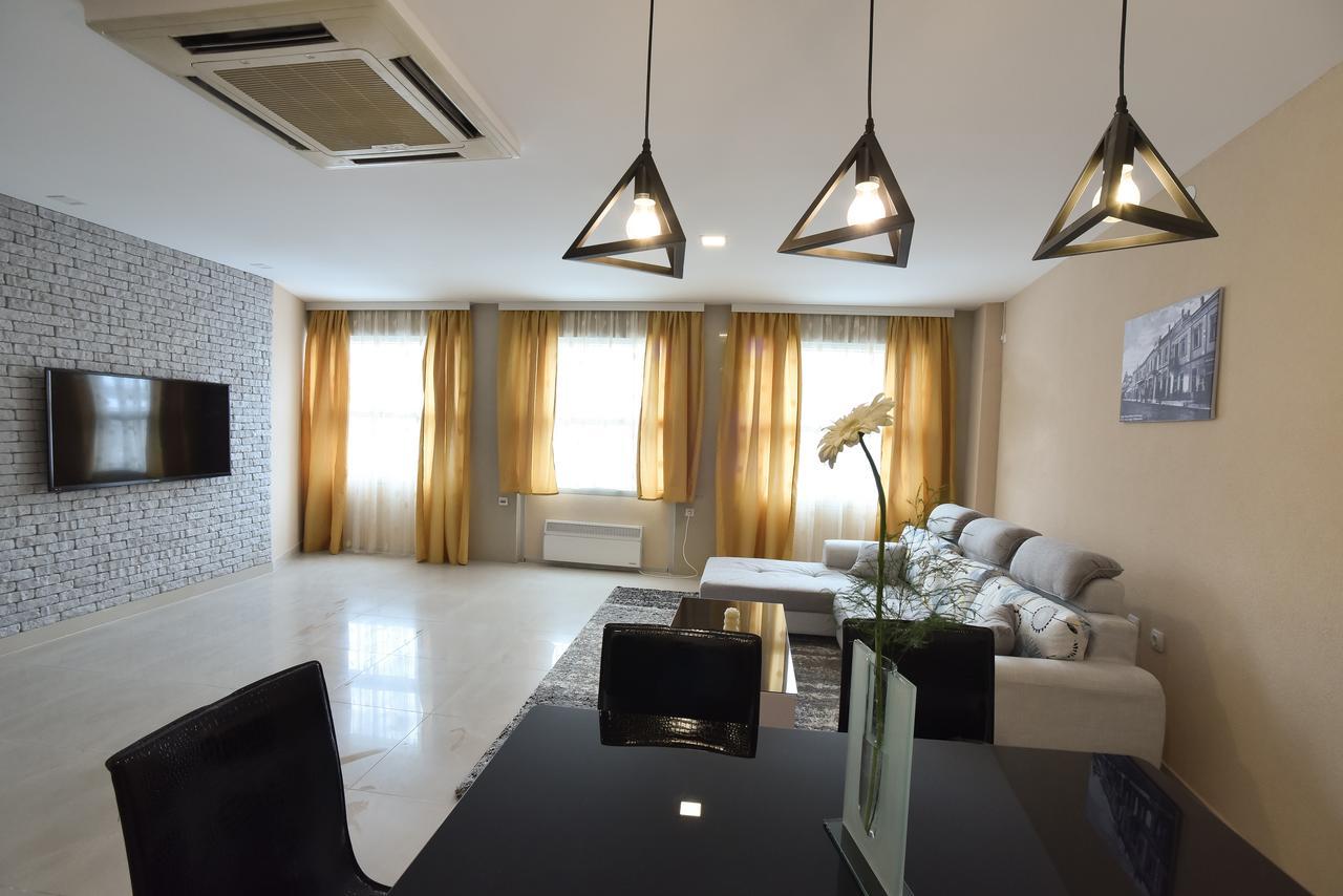 City Center Apartments Пирот Экстерьер фото