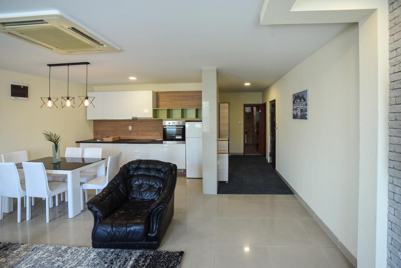 City Center Apartments Пирот Экстерьер фото