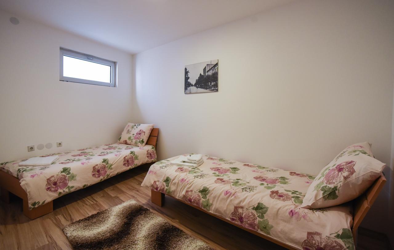City Center Apartments Пирот Экстерьер фото
