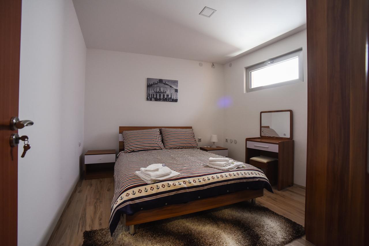 City Center Apartments Пирот Экстерьер фото