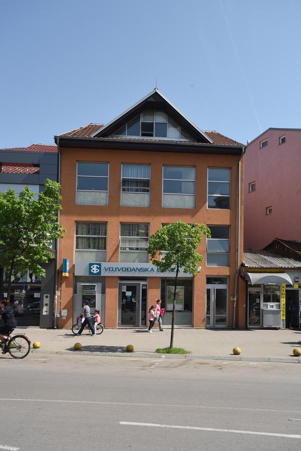 City Center Apartments Пирот Экстерьер фото