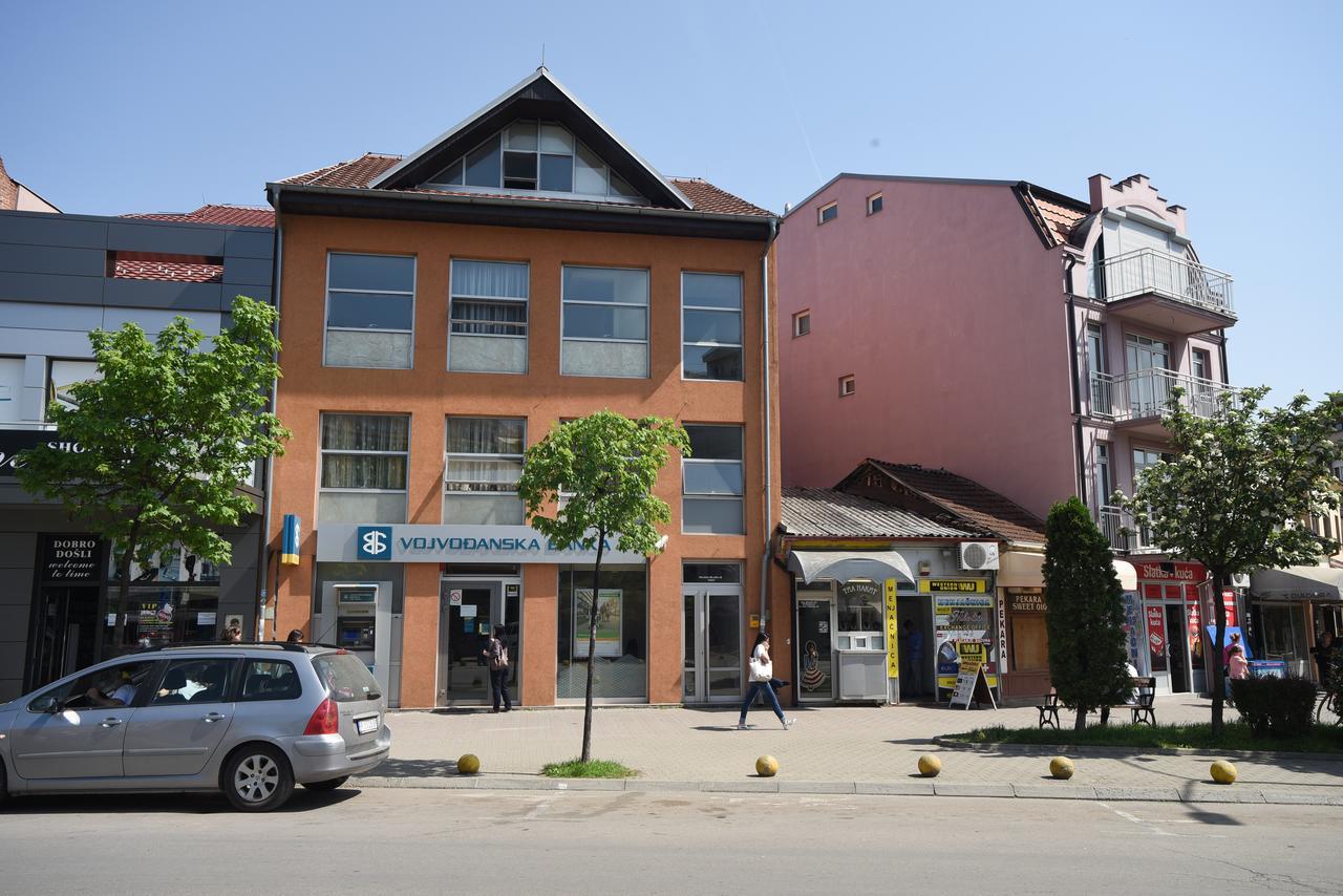 City Center Apartments Пирот Экстерьер фото