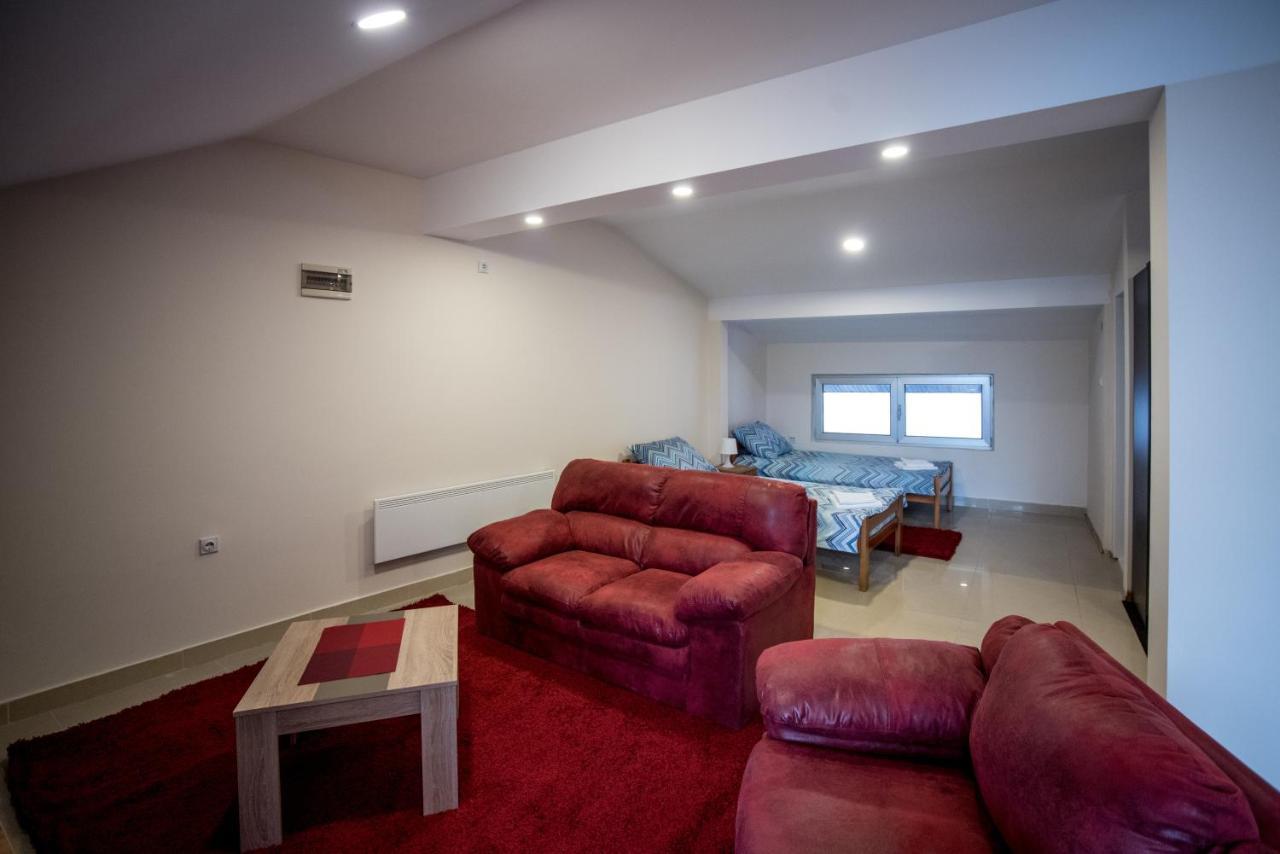City Center Apartments Пирот Экстерьер фото