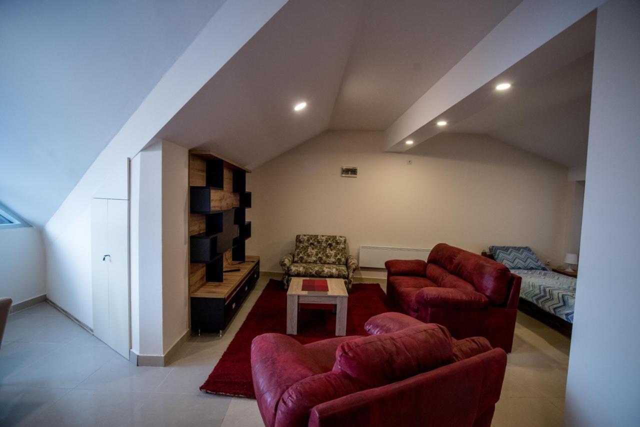 City Center Apartments Пирот Экстерьер фото